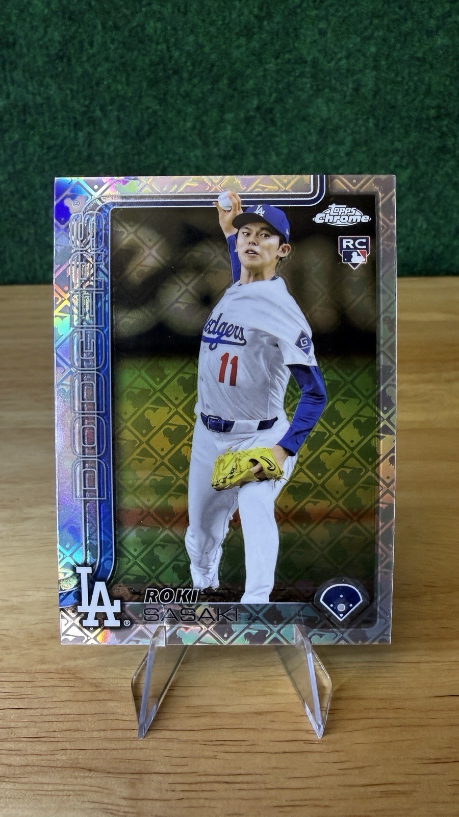 2025 Topps Chrome - Roki Sasaki #217 Topps Logofractor (RC)
