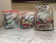 Ladies Mixed Lot 25 Pounds Costume Jewelry Wear Repair Bulk Lot