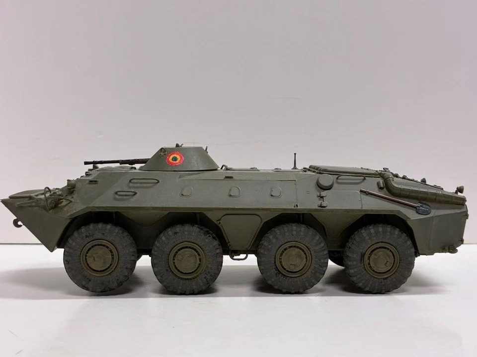 Trombettiere costruito e dipinto 1/35 BTR-70 esercito rumeno porta personale ... - Immagine 2 di 4