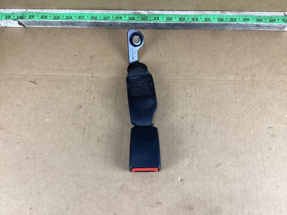 Hebilla de cinturón de seguridad central trasero Mercedes Benz C250 2011-2015 A2048602869 OEM Foto 3 de 4