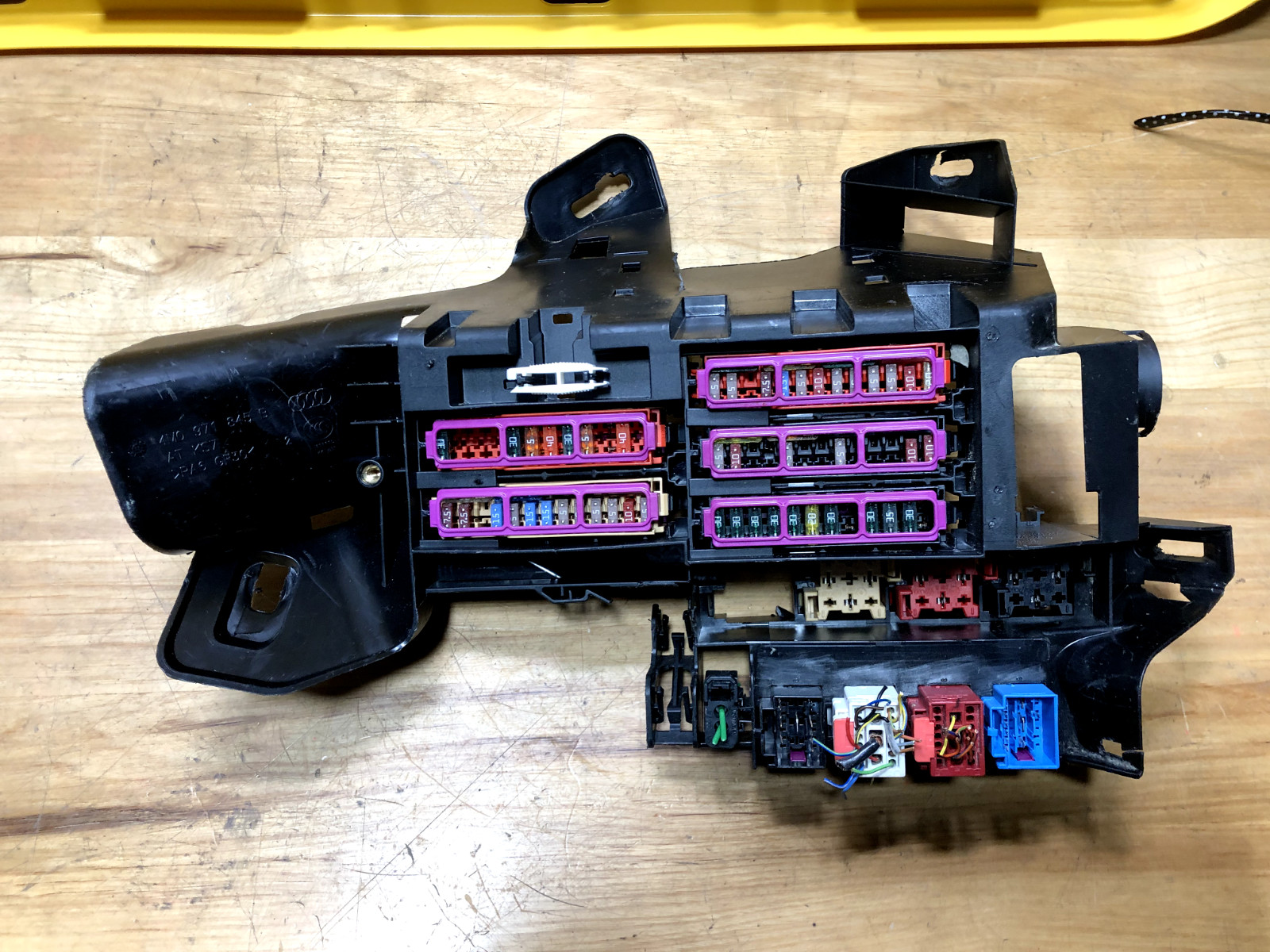 2016-2020 Bentley Bentayga Audi RSQ8 Q8 Fuse Relay Box Assembly 4M0971845