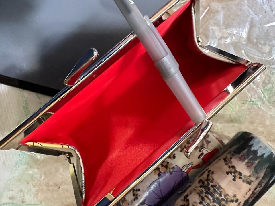 Vintage Korean Ladies Sam Taegeuk Playing Gayageum Make Up Purse Clutch