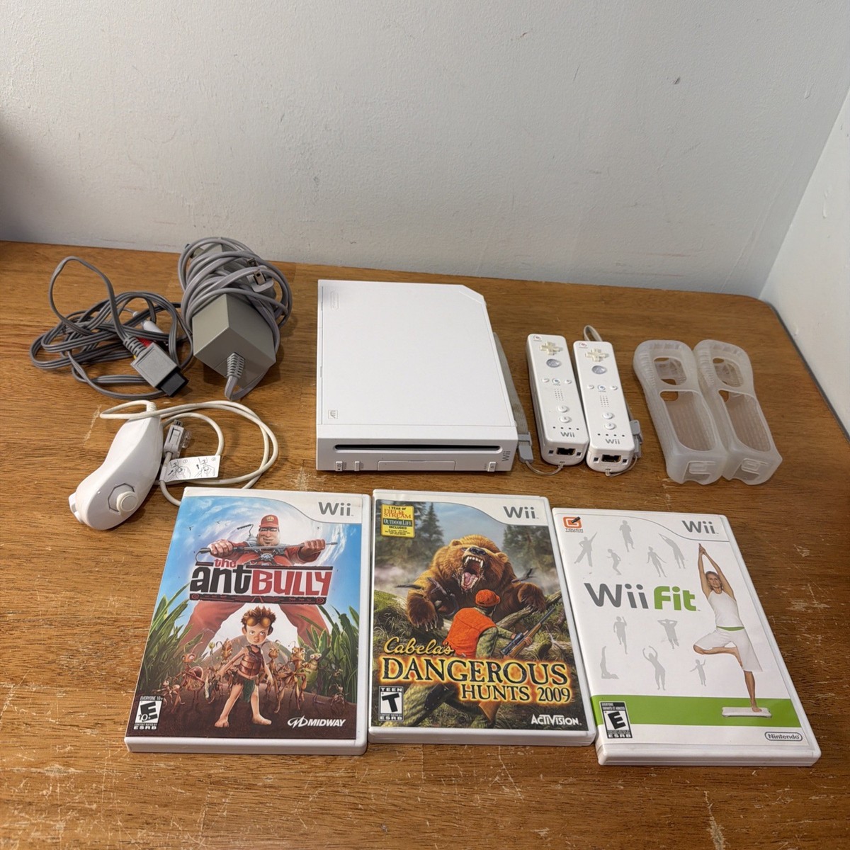 Nintendo Wii Console RVL-001 - Tested w/ 2 Controllers & Nunchuck