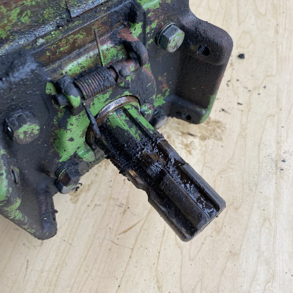 1940’s 50’s? VINTAGE OLIVER  ROW CROP 60 TRACTOR Pto Gear Box #2 - Image 3 of 4