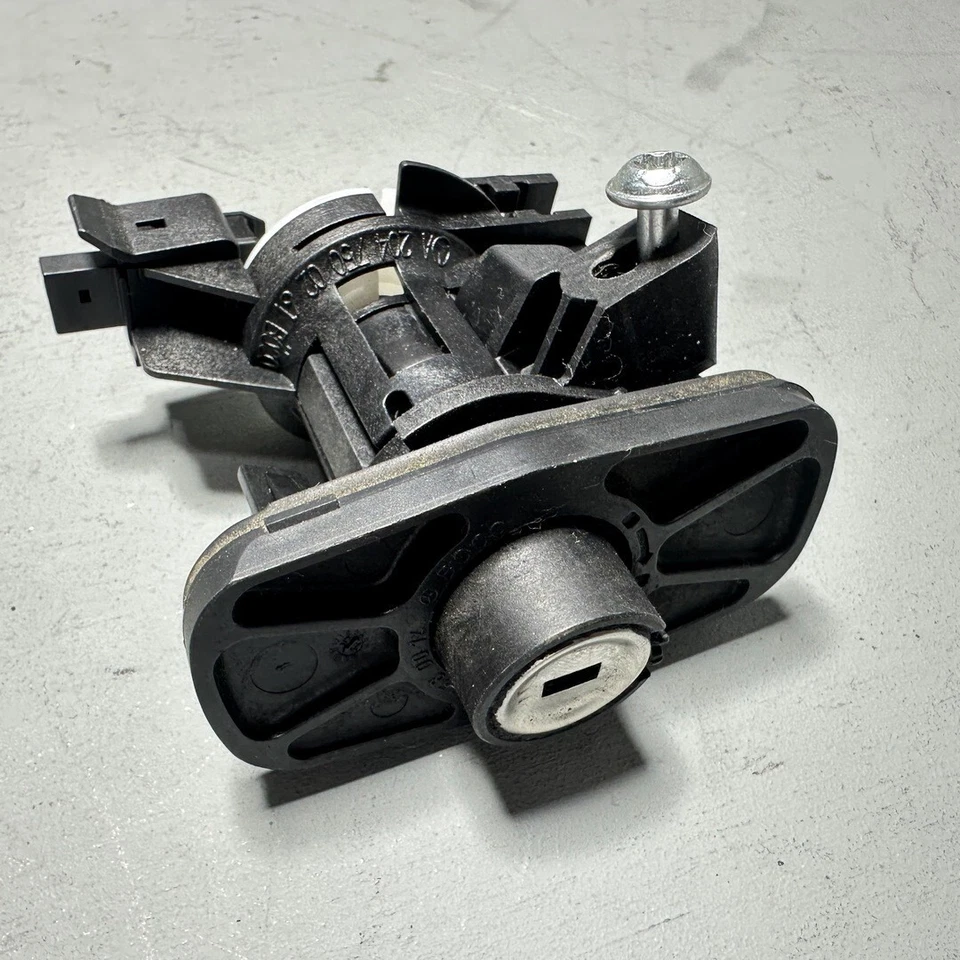 Оригинальный цилиндр замка крышки багажника Mercedes-Benz E550 2010-2017 годов выпуска - Изображение 2 из 4