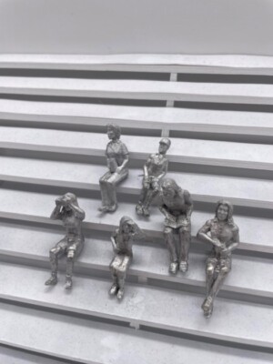 MACC722 - Greenhills Diecast Metal Seated Spectators x 6 for Scalextric Carrera 