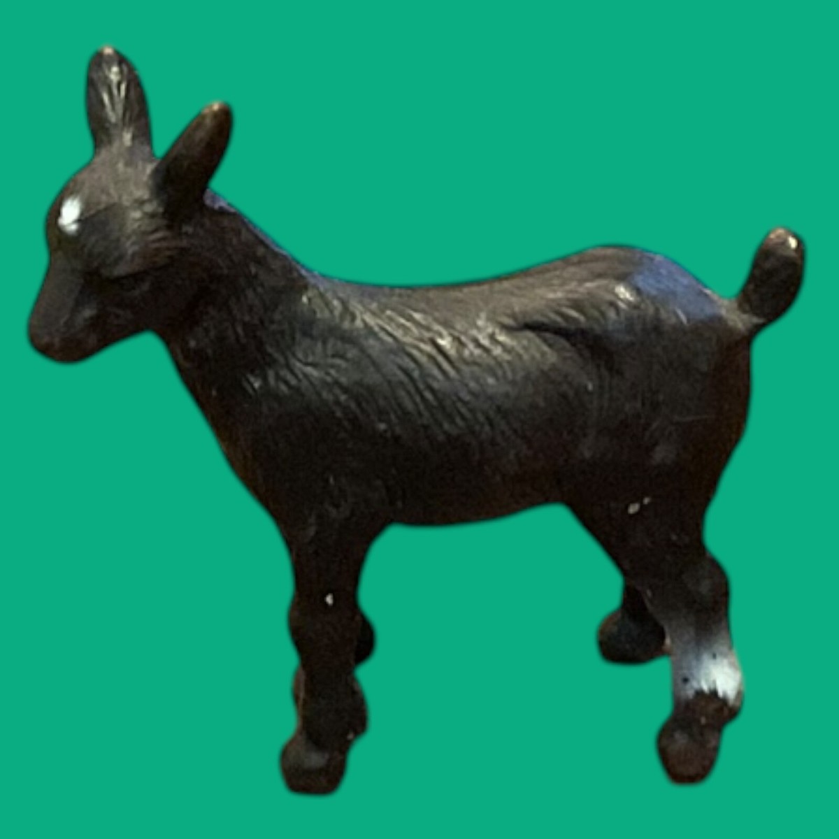 SCHLEICH 13745 - Liegendes Schäfchen, Niedliche Minifigur Für Die Spielzeugfarm Oder Sammler