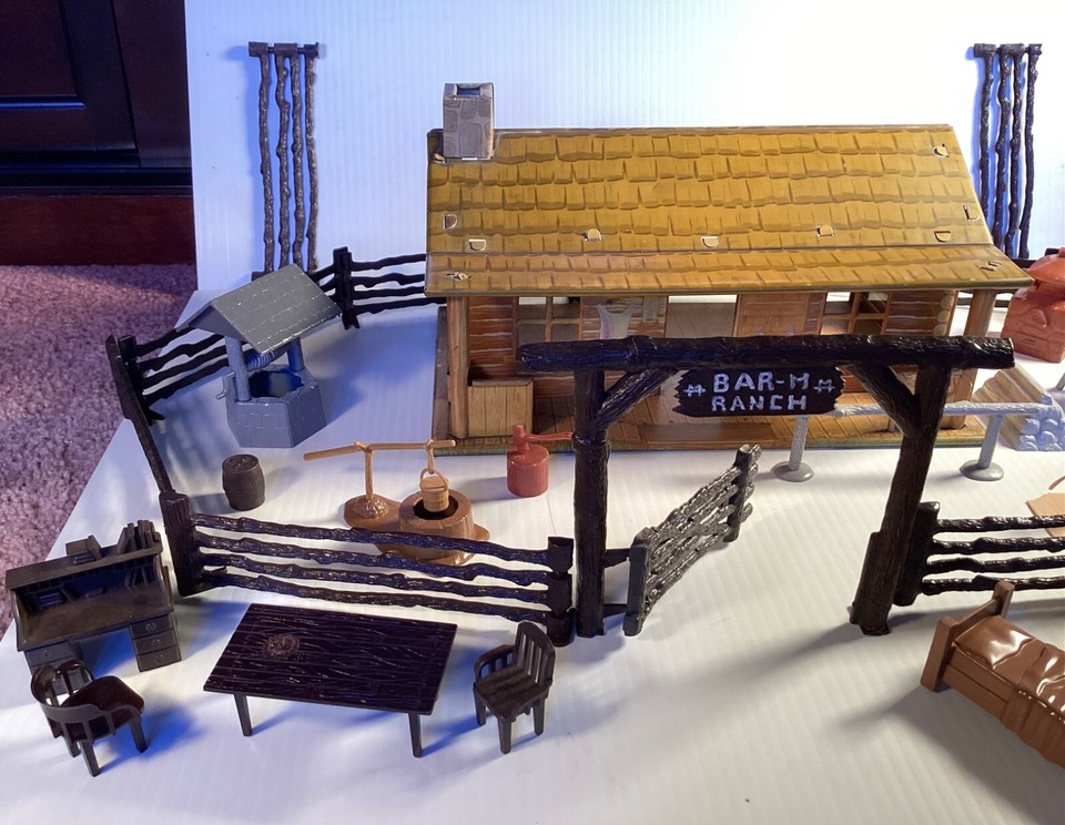 MARX vintage Bar M Ranch playset with cabin, indoor & outdoor