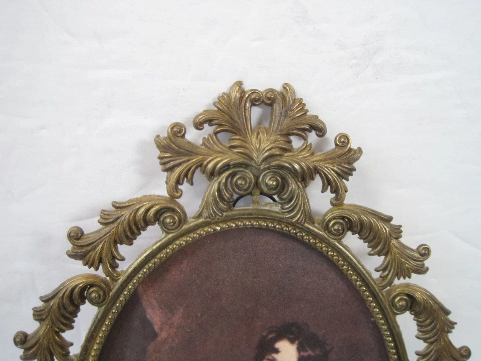 VTG Ornate Oval Picture Frame Boy In Red Wall Art Velvet Back Italy 8.5" x 5.5" - Image 2 of 4