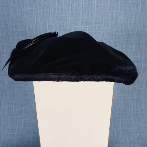 1940s Vintage Navy Blue Silk Velvet Hat with Rooster Tail Feathers - Picture 3 of 7