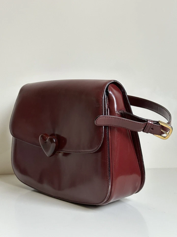 Bolso Bandolera Moschino 1990 Vintage Charol Borgoña Rojo Tortuga Corazón 🤎 Foto 4 de 4