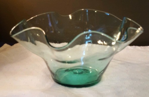 2 Blenko Glass 8" Fluted Bowls 1958-1961 Sea Green(no label) & Lilac(with label) - Picture 10 of 12