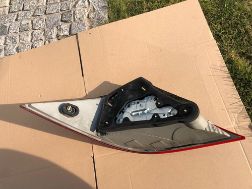 Mercedes Benz OEM CLS W219 TAIL LIGHT LAMP RIGHT - Picture 5 of 6