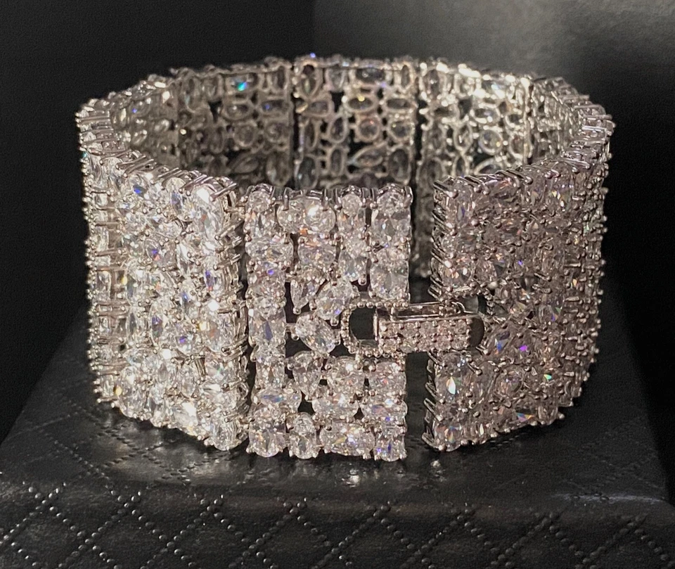 "Brazalete ancho de diamantes simulados relleno de oro blanco de 18 quilates joyería nupcial 7,5""" Foto 2 de 4