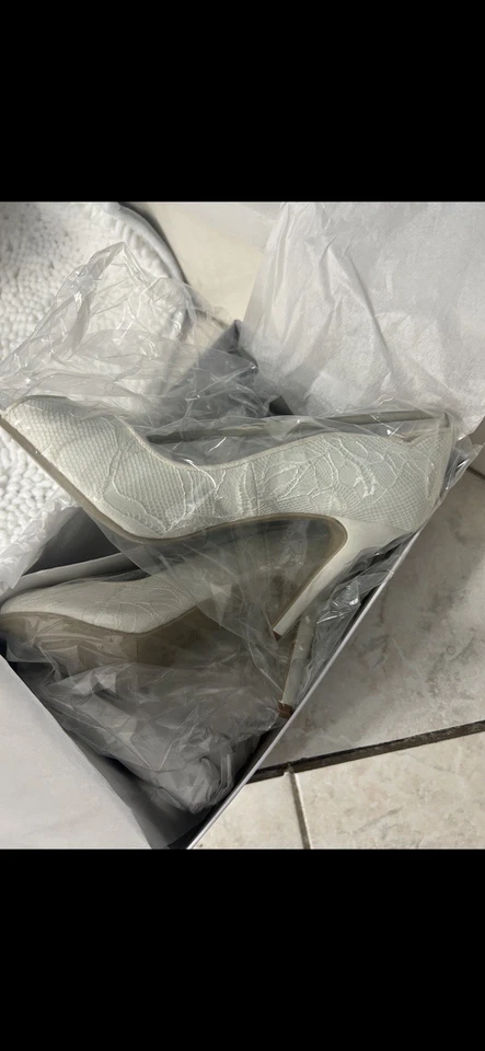 White Lace Peep toe Wedding Pump - Image 3 of 4