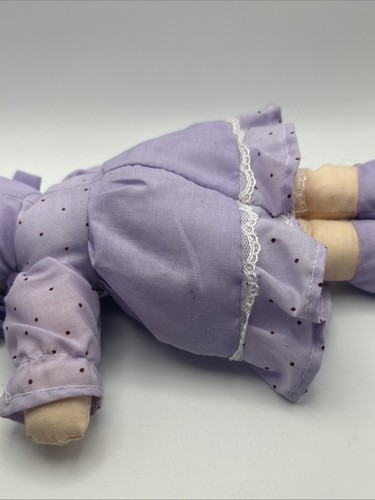 Vintage Kuschel Wit Stoffpuppe Plüsch, lila Kleidung und Haare, "Candy" - Bild 6 von 10
