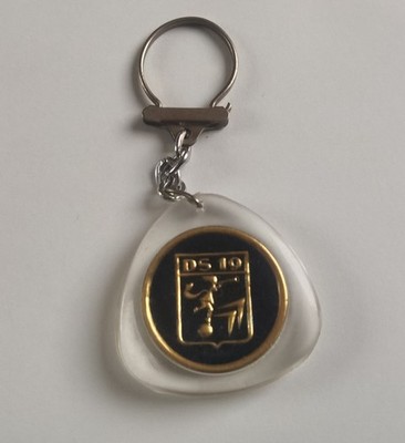 Rare keychain ''CITROEN DS19 / Mobil Oil'' automobile oil no Esso