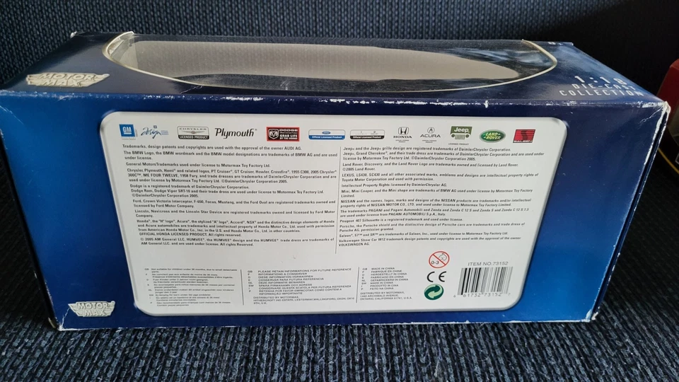 MOTOR MAX 1957 BUICK ROADMASTER CONVERTIBLE 1:18 SCALE MODEL CAR BLUE AND WHITE - Image 4 of 4