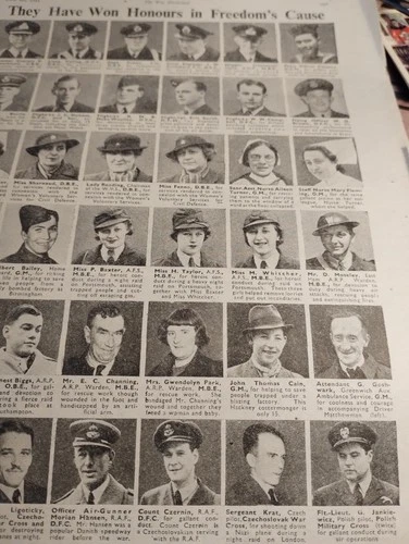 Sk293 Ephemera Original WW2 Small Head Picture ( One Only ) Flt Lt G Jankiewicz