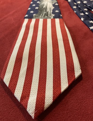 Handmade "Patriotic Freedom" men's 60" polyester necktie Statue of Liberty - Picture 2 of 7