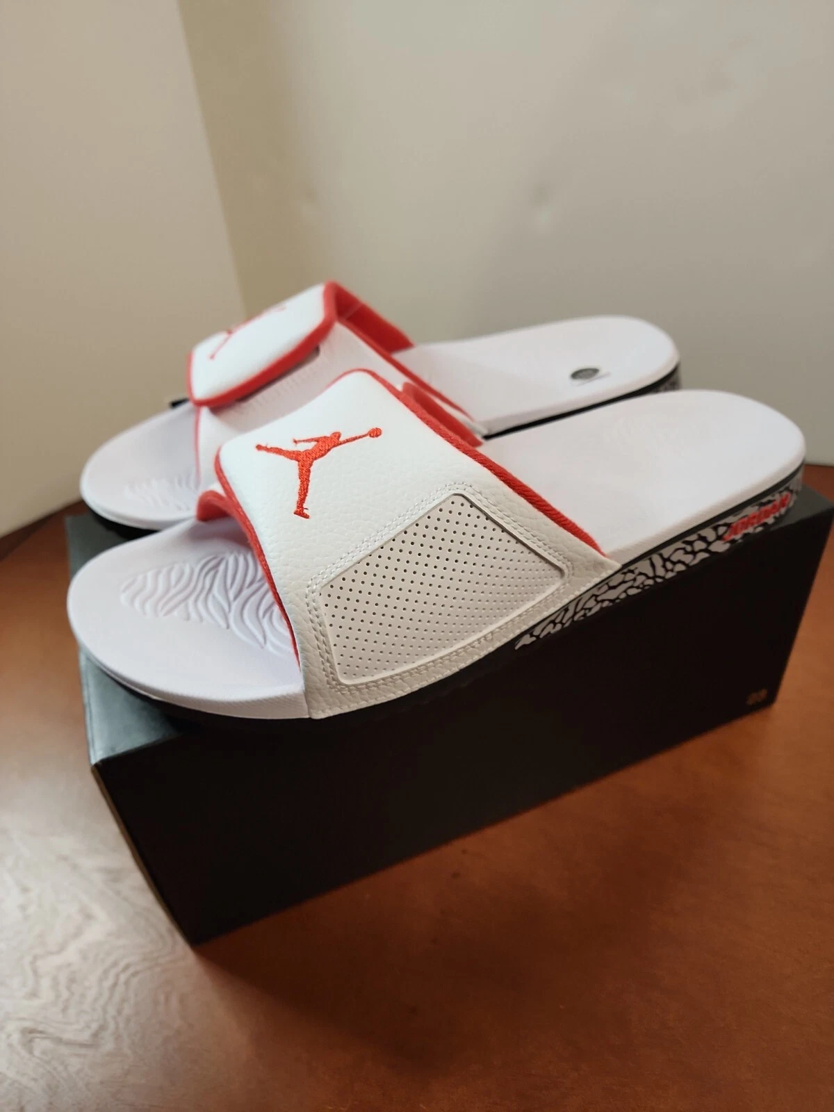 NUOVE Nike Air Jordan Hydro III 3 retrò bianche diapositive rosse 854556 103 TAGLIA 12 UOMO