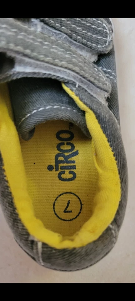 Juego de 5 pares de zapatos de niño. Talla 5,7,7,9,23 Foto 3 de 4