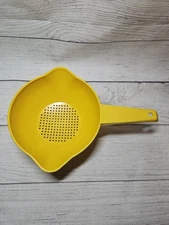 Vtg Tupperware SMALL Strainer #1200 - Yellow w/ Handle - Pre-Owned - 1980s
