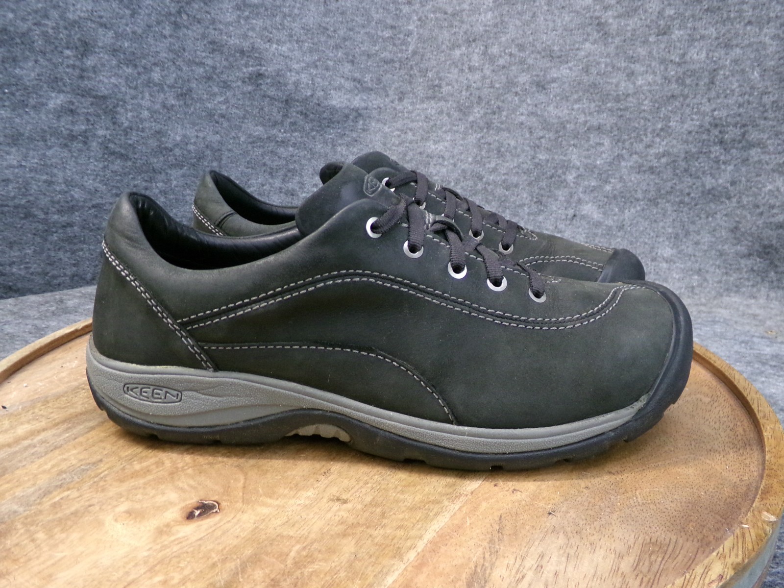 Scarpe sneakers basse casual KEEN Presidio II in pelle nera da donna taglia 11 US