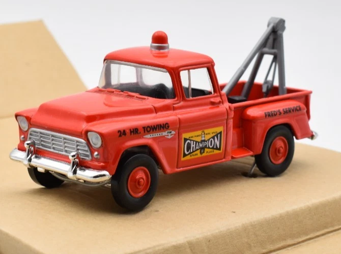 Matchbox Collectibles Yesteryear 1955 Chevrolet Pickup Champion rosso.... - Immagine 2 di 4