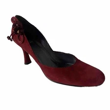 Stuart Weitzman Red Suede Pump Round Toe 3" Slim Heel Flower Applique 9 M