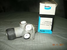 RENAULT 4,5,6,16 Brake Pressure Regulator - Limiter - Bendix 631474 NEW REDUCED