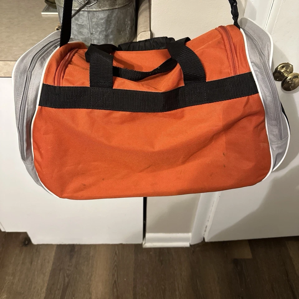 Bolsa de viagem Adidas feita no Vietnã - Imagem 4 de 4