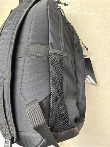 Mochila Excel, Bolso Deportivo Grande Duradero para Laptop, Negro/Dorado Metálico/Negro $80 - Imagen 10 de 15
