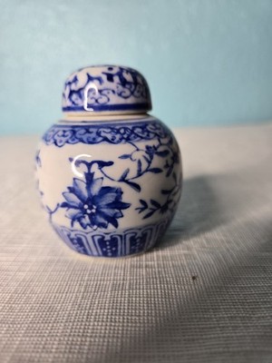 Rare TEENY 2.75'' Tall Vintage Porcelain Blue & White Ginger Jar/Urn