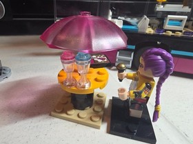 LEGO KPOP Demon Hunters & Friends Set 41106 Pop Star Tour Bus FULLY ASSEMBLED!