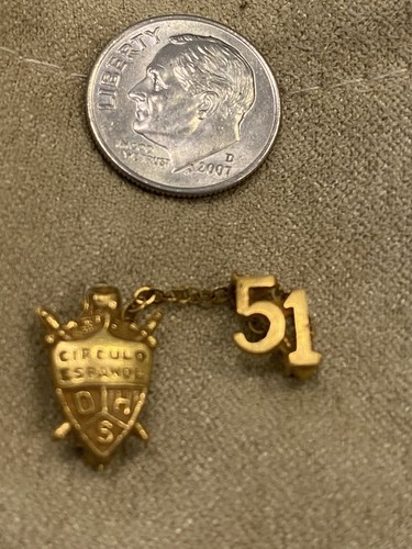 vintage Gold toned circulo espanol Dhs 51 pin