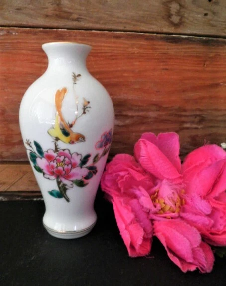 VINTAGE CHINESE VASE SMALL PORCELAIN PINK PEONIE YELLOW BIRD 11.8CM CHINA 