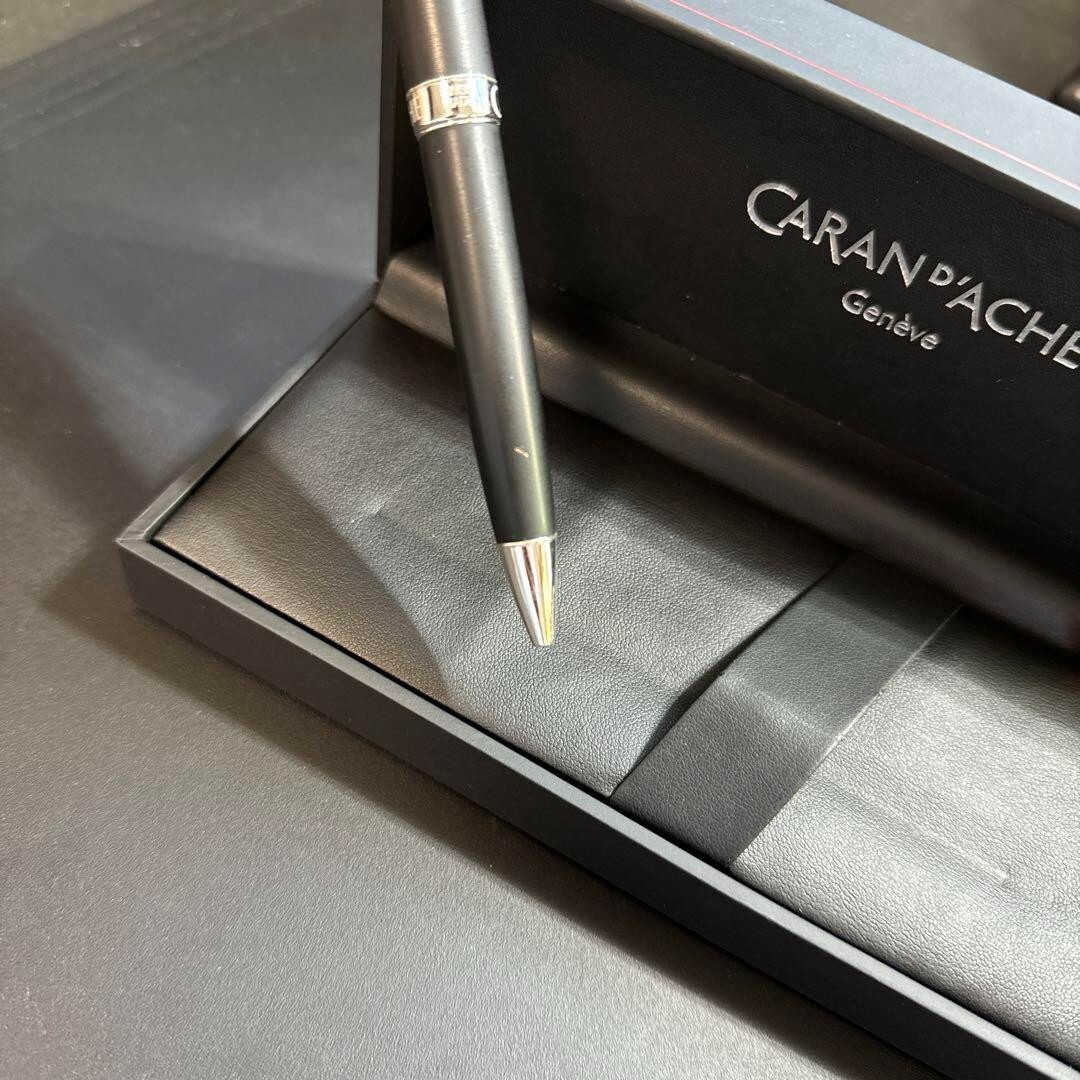 PATEK PHILIPPE CARAN d'ACHE ボールペン Patek Philippe Caran d'Ache Pearl White Ballpoint Pen with