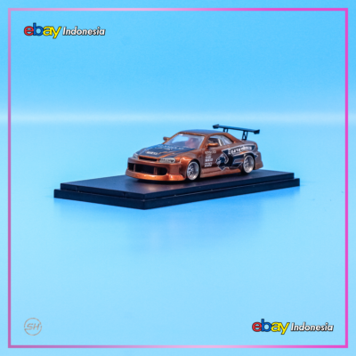 Modèle Réduit Nissan Skyline GT-R R34 NFS Underground 1:64 - Cuivre, Street Weapon, Neuf