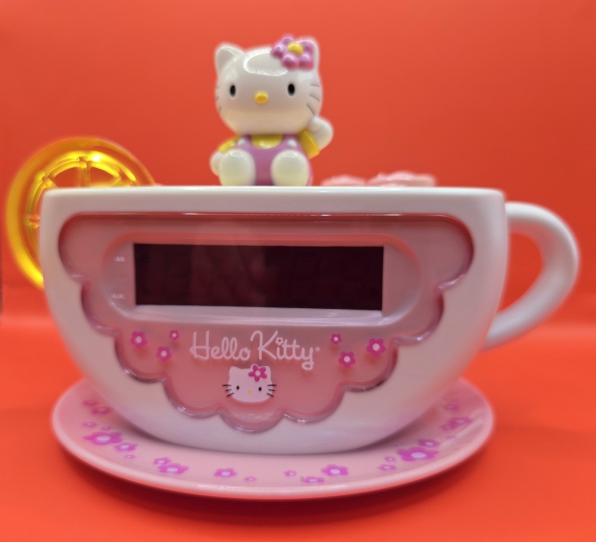 VTG Tested&Working 2003 Hello Kitty Tea Cup Alarm Clock Radio