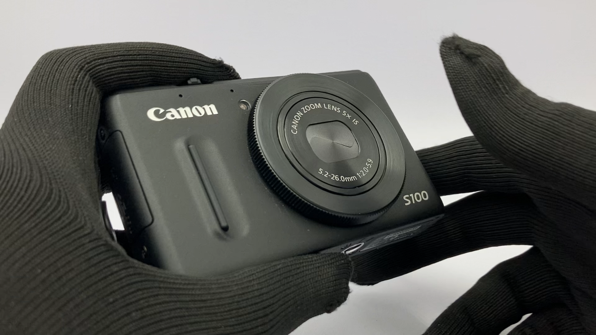 Excellent Canon PowerShot S100 12.1MP Digital Compact Camera B220