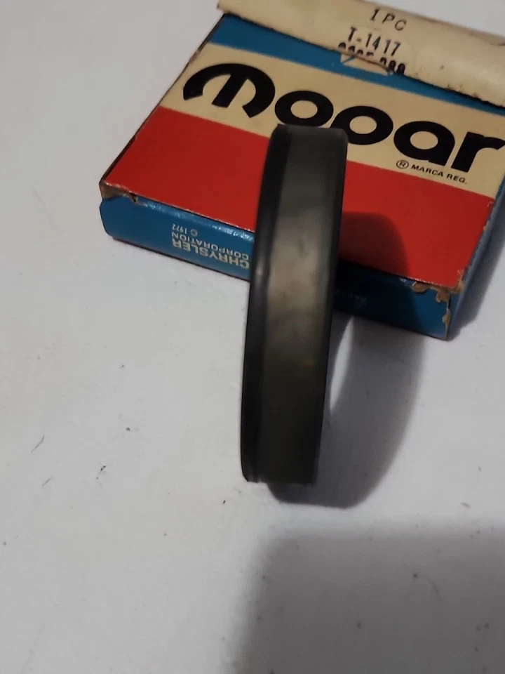 Nuevo de Lote Antiguo Chrysler Dodge Plymouth 1962-65 Trans Sello Trasero Automático/4 Velocidades MOPAR 2205080 OEM Foto 3 de 4