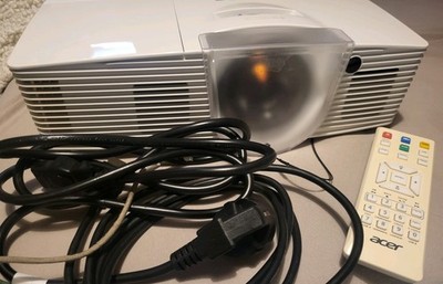 ACER H6517ST FULL HD 1080P 3000 ANSI HDMI KURZDISTANZ BEAMER - LAMPE NEU