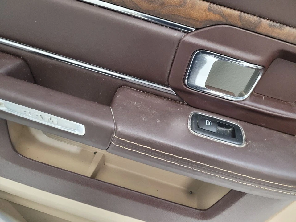 2016 DODGE RAM 1500 Door Trim Panel Rear - Изображение 2 из 4