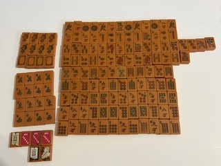 151pc RARE Vintage CORONET Smoking Dragons Mah Jong Bakelite Tile Game Set