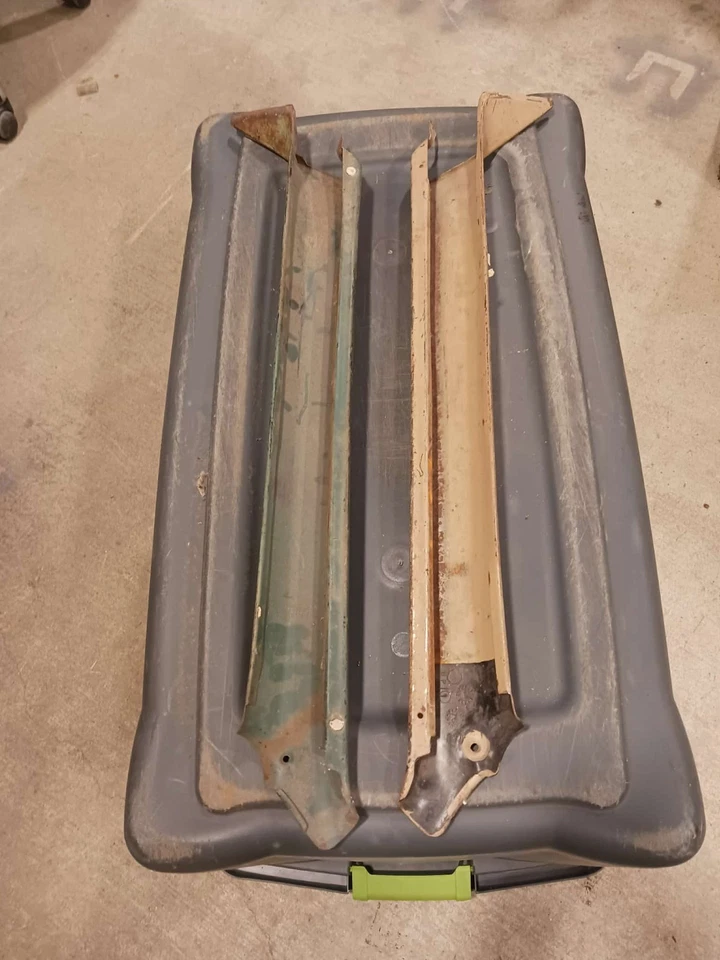 Chevy Impala Caprice 1971-1976 techo rígido pilares A moldura interior Foto 3 de 3