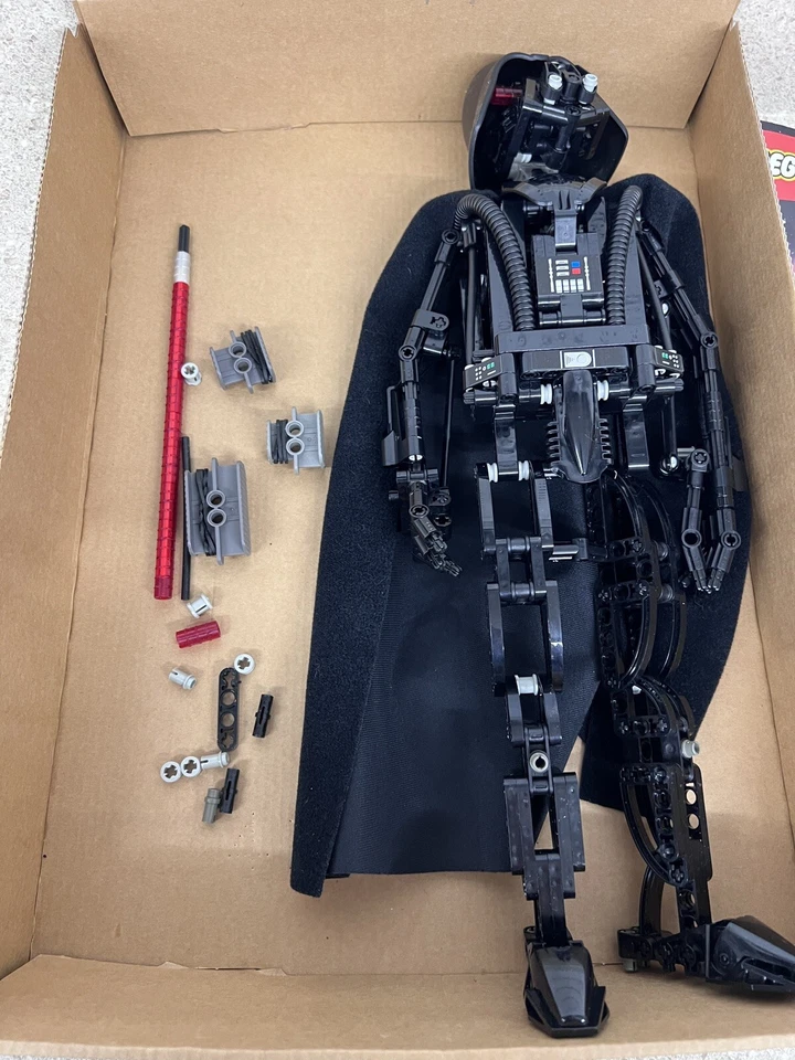 LEGO Star Wars Darth Vader 8010 Technic 2002 INCOMPLETE - Image 4 of 4
