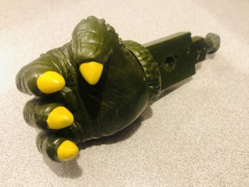 Raro MATTEL 1977 SHOGUN WARRIORS GODZILLA TIRO PUGNO MANO PARTE stampo colato - Foto 8 di 11