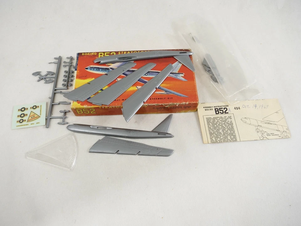 Aurora N.494-49 Aereo B52 Stratofortress Kit 1/270 Jamais Montato IN Scatola - Immagine 2 di 4