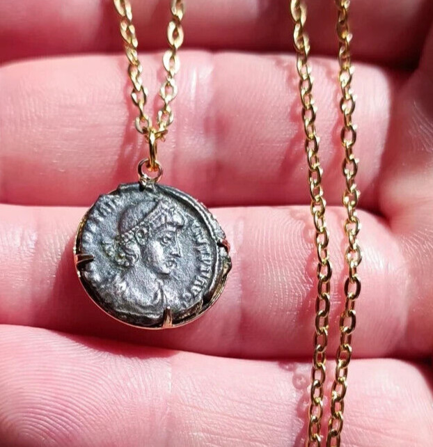 Collier pendentif 4 griffes monnaie bronze romain fait main : idée cadeau d'anniversaire unique